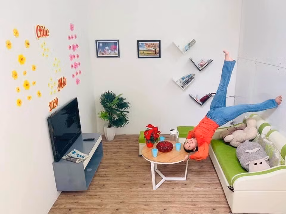 Đặc biệt, tất cả các đồ vật đều được cố định trên trần nhà chắc chắn.