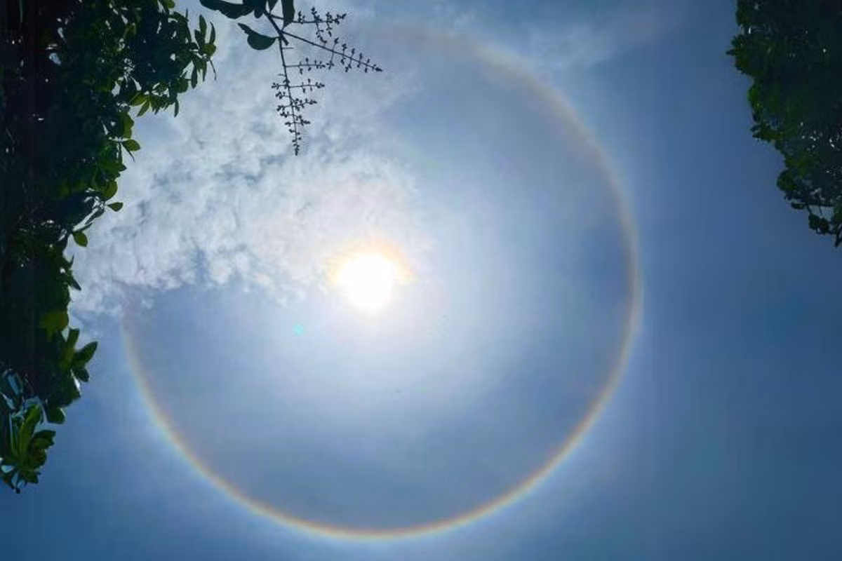 Hào quang kỳ ảo xuất hiện trên bầu trời Đồng Nai - Hình 4 Hao quang ky ao xuat hien tren bau troi Dong Nai-Hinh-4