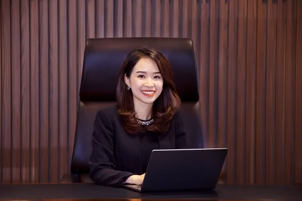 Những bóng hồng quyền lực trong ngành ngân hàng Việt - Hình 2 Nhung bong hong quyen luc trong nganh ngan hang Viet-Hinh-2