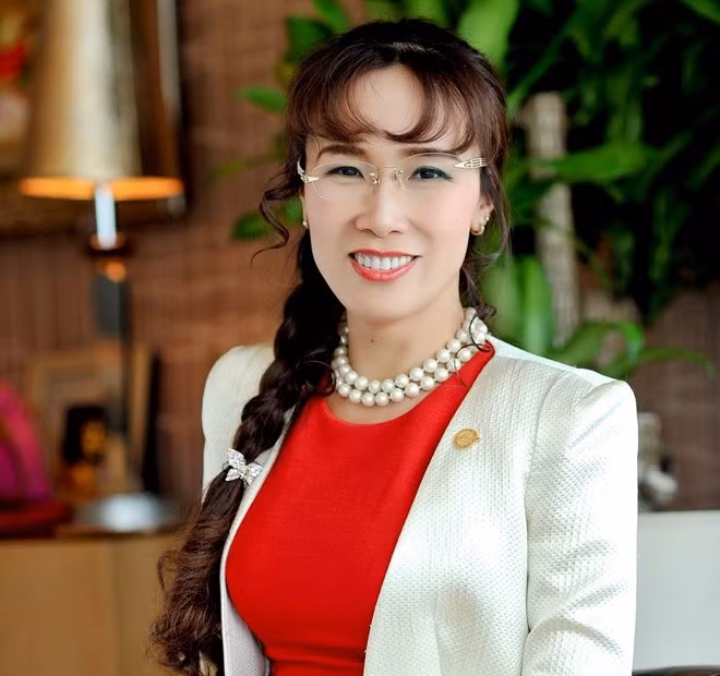 Bà Nguyễn Thị Phương Thảo là nữ tỷ phú duy nhất của Việt Nam xuất hiện trên bảng xếp hạng của Forbes với khối tài sản ròng đạt 2,8 tỷ USD. Bà Thảo là Chủ tịch Vietjet Air, đồng thời giữ chức vụ Phó Chủ tịch thường trực Hội đồng quản trị Ngân hàng HDBank. Ảnh: HDbank