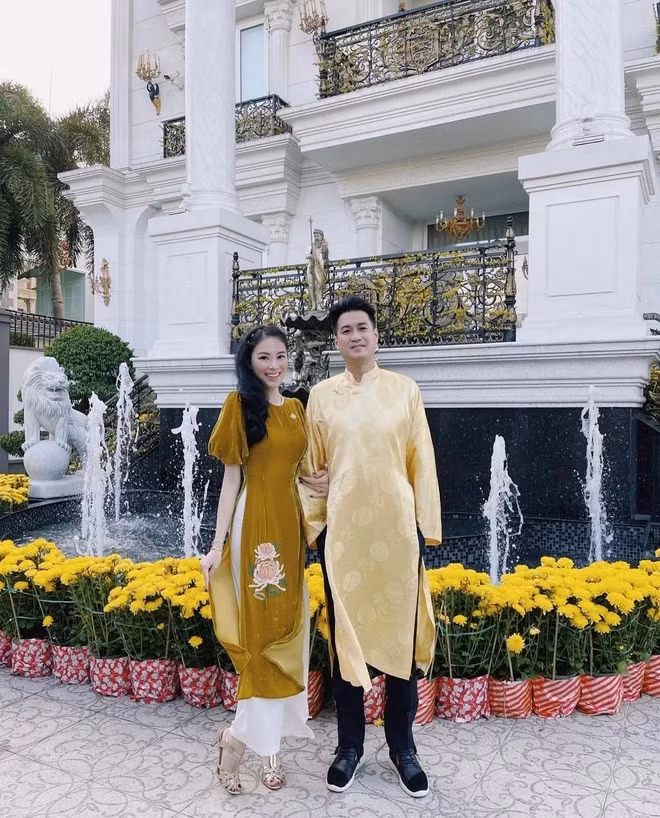Ngoài ra, theo thông lệ, vợ chồng Phillip Nguyễn - Linh Rin cũng sẽ họp mặt cùng cả nhà ở biệt thự của tỷ phú Johnathan Hạnh Nguyễn. Nguồn ảnh: FBNV