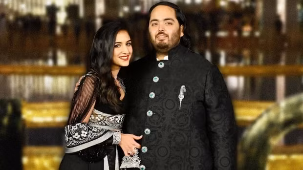 Mức lương hàng năm của Anant Ambani ước tính là khoảng 507.000 USD. Giá trị tài sản ròng của Anant được cho là là khoảng 40 tỷ USD.