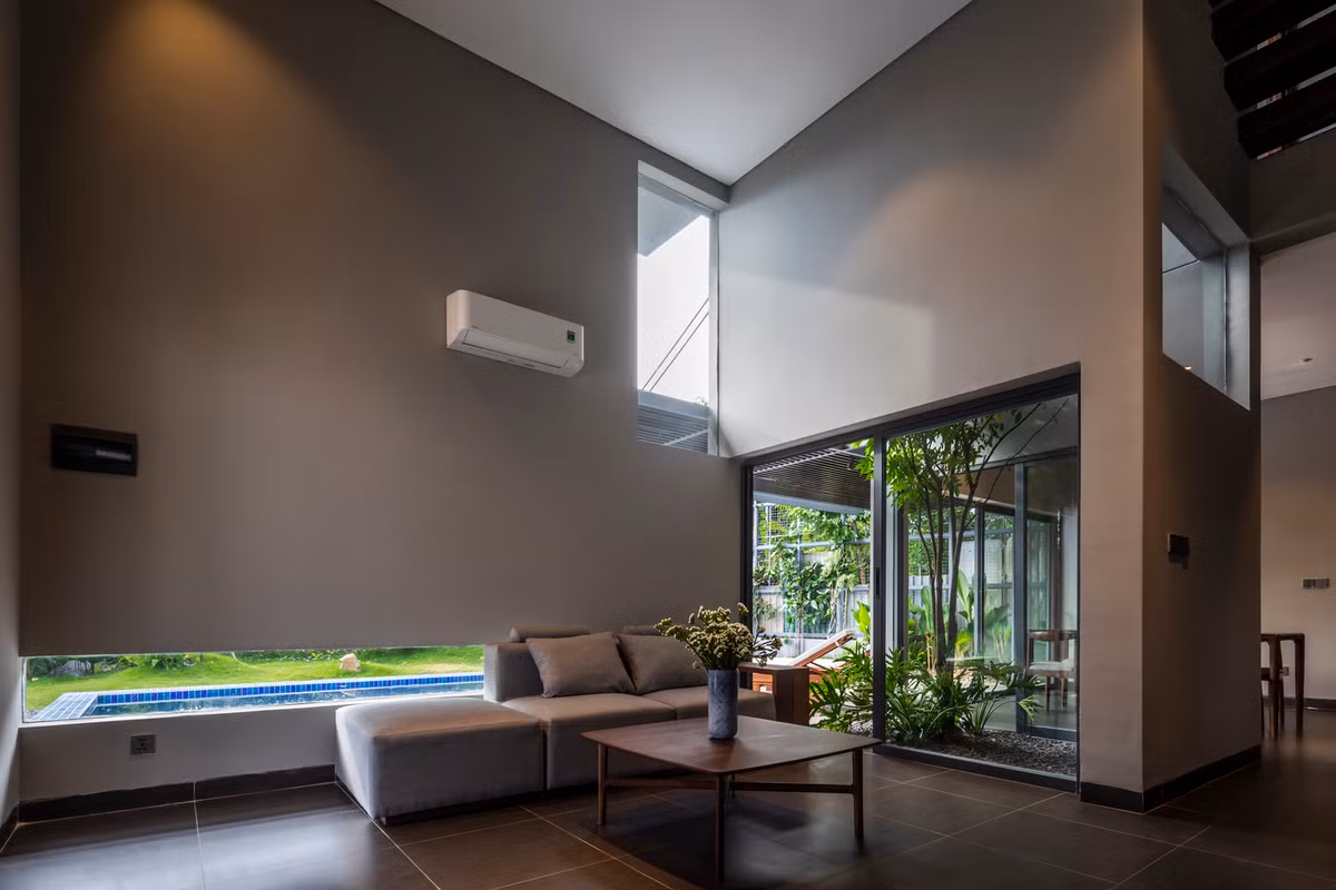 Không gian sinh hoạt chung gồm phòng khách, nhà bếp, bàn ăn được thiết kế dạng mở liền mạch.
