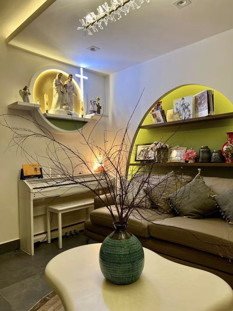 Để tạo điểm nhấn vui tươi, gia đình Ốc Thanh Vân lựa chọn những gam màu tươi sáng điểm xuyết. Nguồn ảnh: FBNV