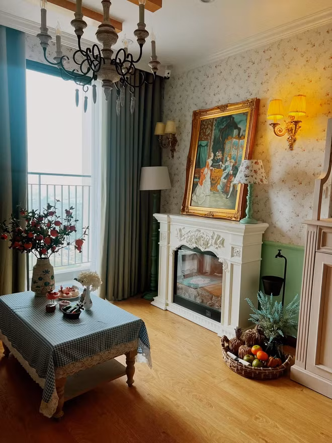 Dù chỉ có diện tích khoảng 50m2 nhưng căn hộ của Hòa Minzy được thiết kế đẹp mắt theo phong cách vintage khá ấn tượng. Ảnh: FBNV