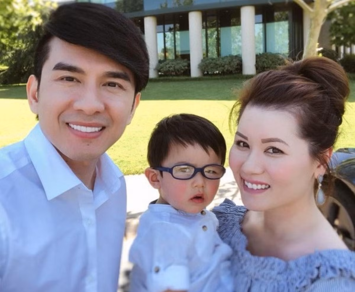 Căn biệt thự này của Đan Trường ở tiểu bang Texas, Mỹ. Nam ca sĩ từng tiết lộ rằng em gái của anh đã sinh sống ở khu vực Dallas, Texas suốt 10 năm qua. Do đó, anh quyết định dọn về sống gần với người thân và chọn một ngôi nhà gần hồ, phù hợp với sở thích câu cá của anh.