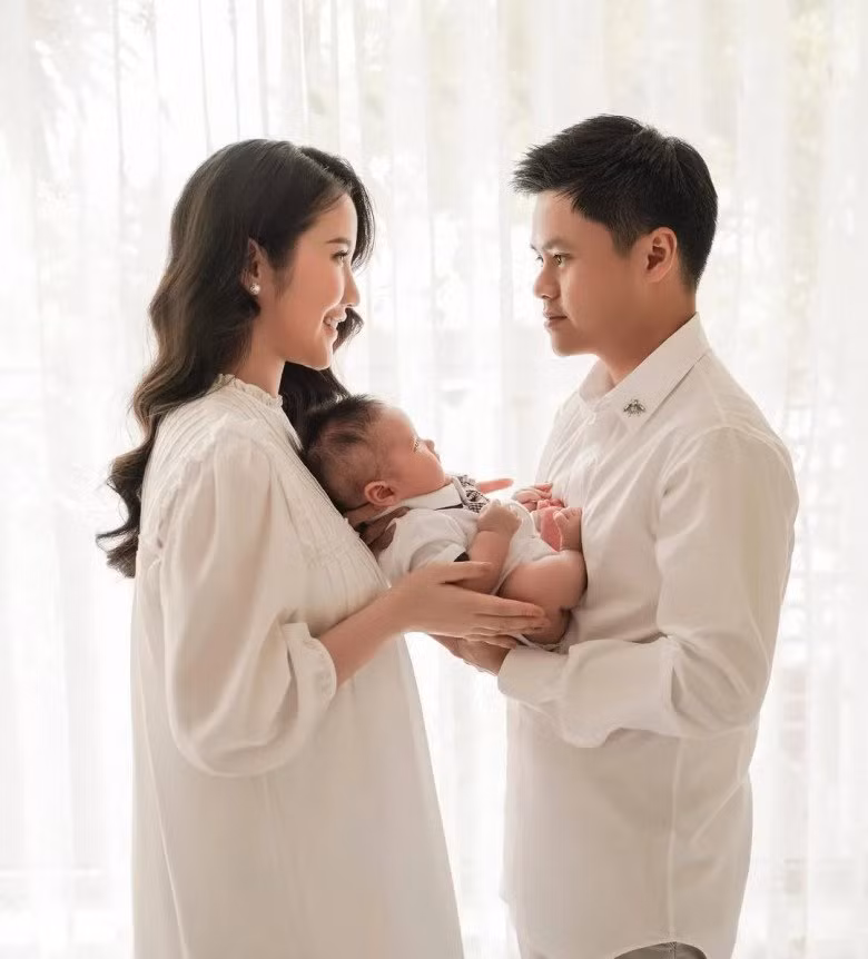 Hiện tại, thiếu gia Phan Thành có cuộc sống hạnh phúc viên mãn bên Primmy Trương và 2 con. Ảnh: FBNV