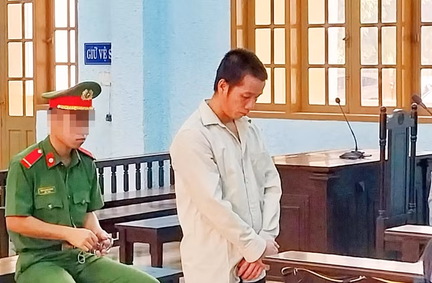Cha dượng nhiều lần hiếp dâm con riêng của vợ lãnh án Cha duong nhieu lan hiep dam con rieng cua vo lanh an