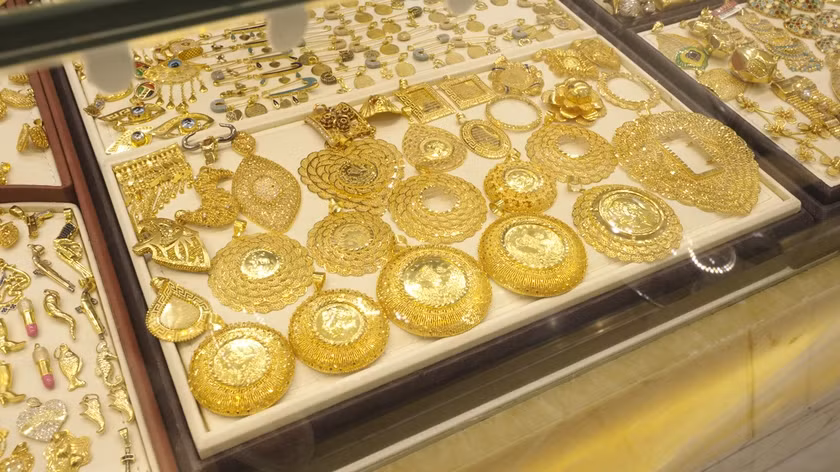 Vàng ở khu chợ Gold Souk là loại vàng từ 21 đến 24 carat, thấp nhất là 18 carat, giá vàng được tính theo tuổi thọ và trọng lượng. Ảnh: Getty