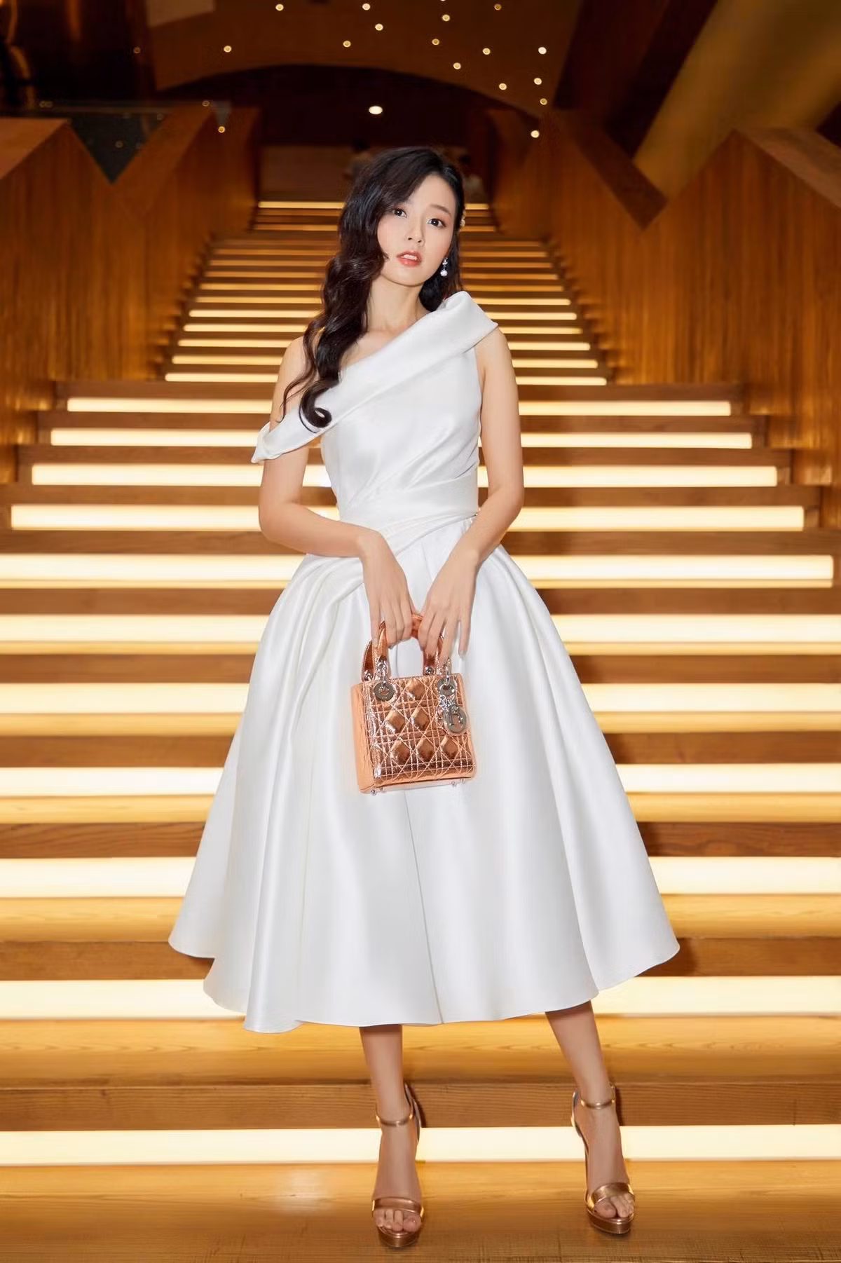 Chiếc túi xin xắn mang thương hiệu Lady Dior