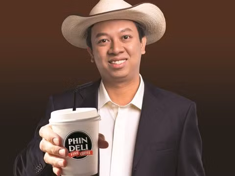 Lúc này, doanh nhân Phạm Đình Nguyên cũng đổi tên thị trấn Buford thành PhinDeli, thương hiệu cà phê do ông lập ra. Ảnh: Brandsvietnam