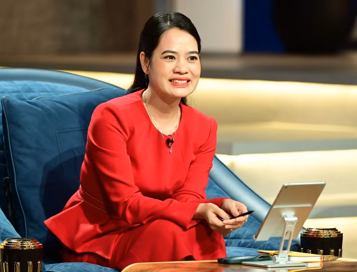 Theo thông tin từ phía Trường ĐH Ngoại thương, bà Lê Hàn Tuệ Lâm đạt mức điểm trung bình chung tích lũy (GPA) sau 4 năm học là 3,06 trên thang 4, tương đương loại Khá và được hiệu trưởng nhà trường ký cấp bằng cử nhân vào ngày 19/7/2016. Số vào sổ cấp bằng là 29228. Ảnh: Facebook