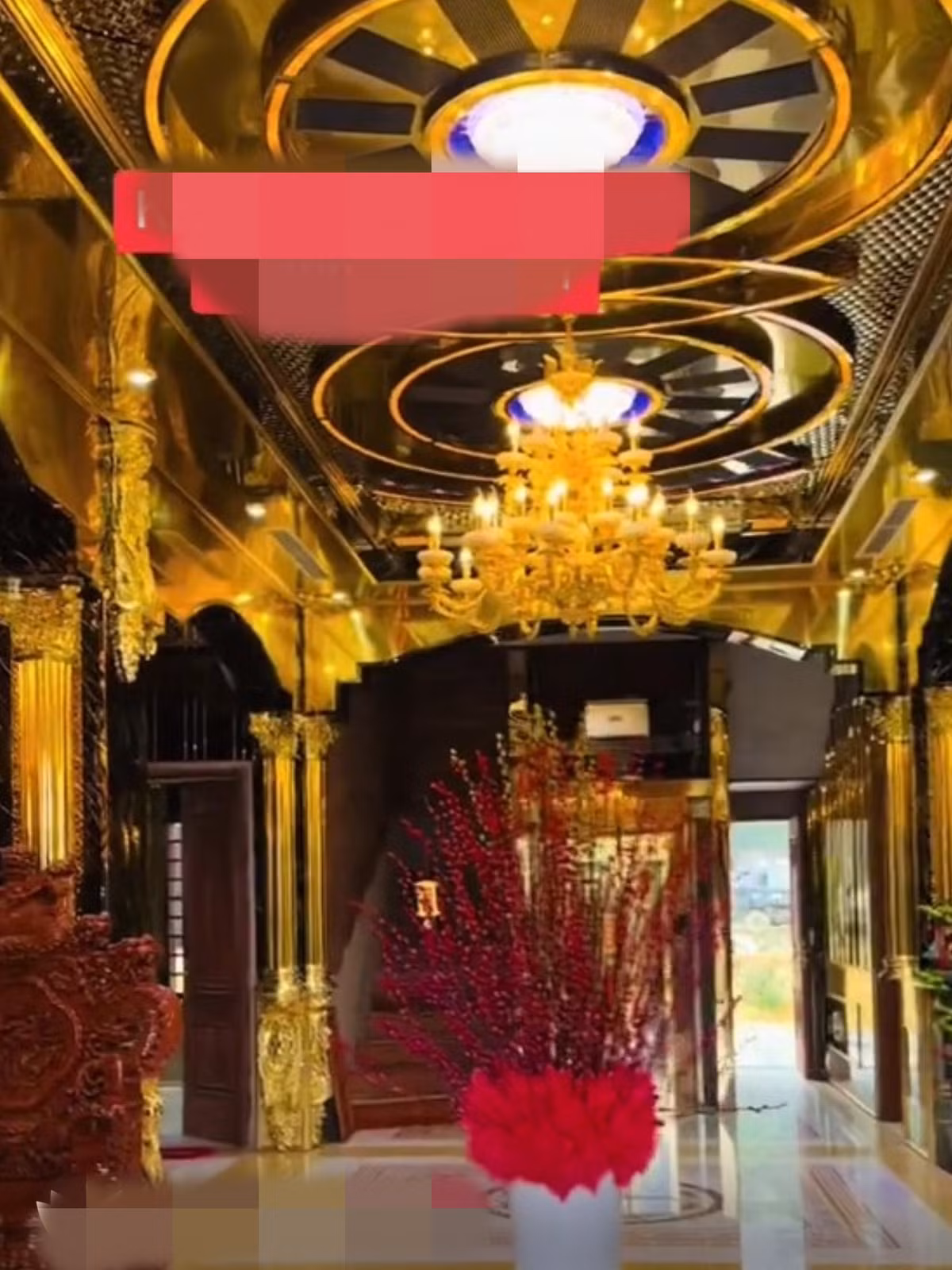 Gia chủ ước tính chừng chi phí xây dựng tòa lâu đài khoảng 100 tỷ đồng.