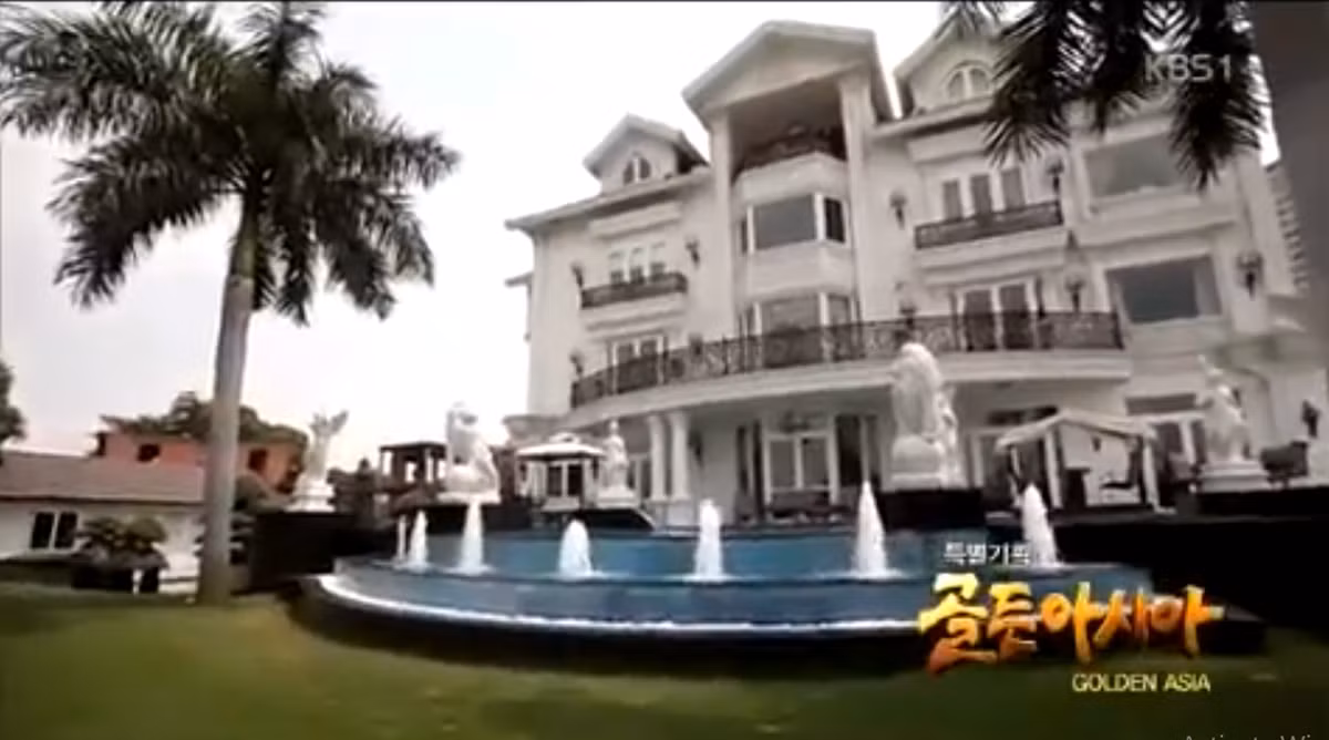 Biệt thự nhà chồng Tăng Thanh Hà sở hữu ba mặt tiền nổi bật với kiến trúc xa hoa, đắc địa. Ảnh: KBS