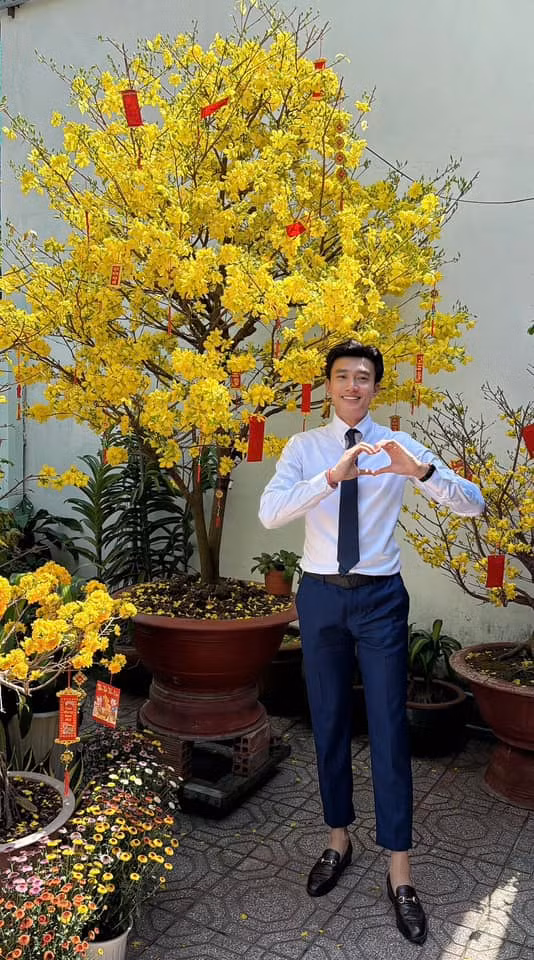 Thành công ở cả lĩnh vực diễn xuất và kinh doanh, Quốc Trường có cuộc sống đầy đủ ở tuổi 36. Hiện tại, nam diễn viên sống trong căn biệt thự rộng khoảng 300m2, trị giá 40 tỷ đồng tại TP HCM.
