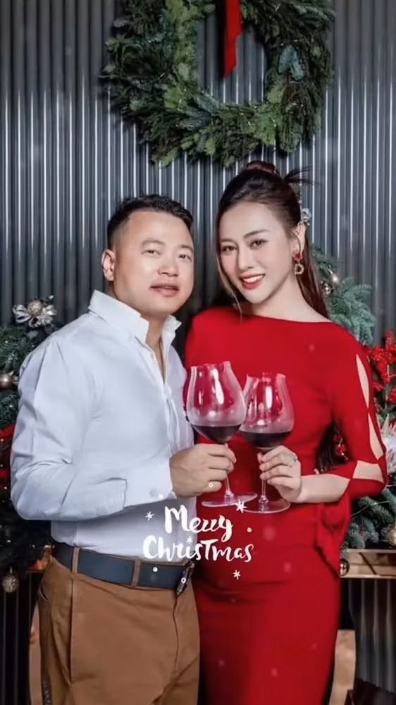 Từ sau khi kết hôn và sinh con, vợ chồng Shark Bình - Phương Oanh thường xuyên chia sẻ những hình ảnh về cuộc sống gia đình. Qua đó, khán giả phần nào thấy được sự xa hoa trong căn biệt thự tại Hà Nội của cặp đôi. Ảnh: FBNV