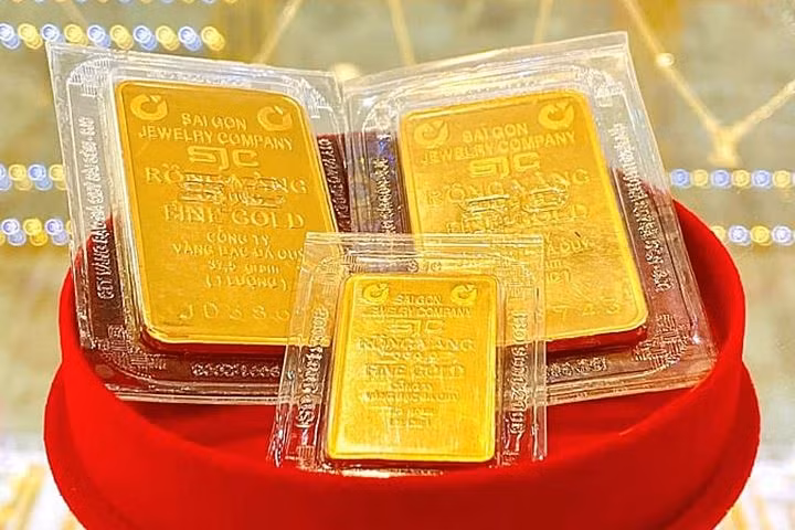 Gia vang hom nay 04/5: Vang SJC “tang dung dung“?
