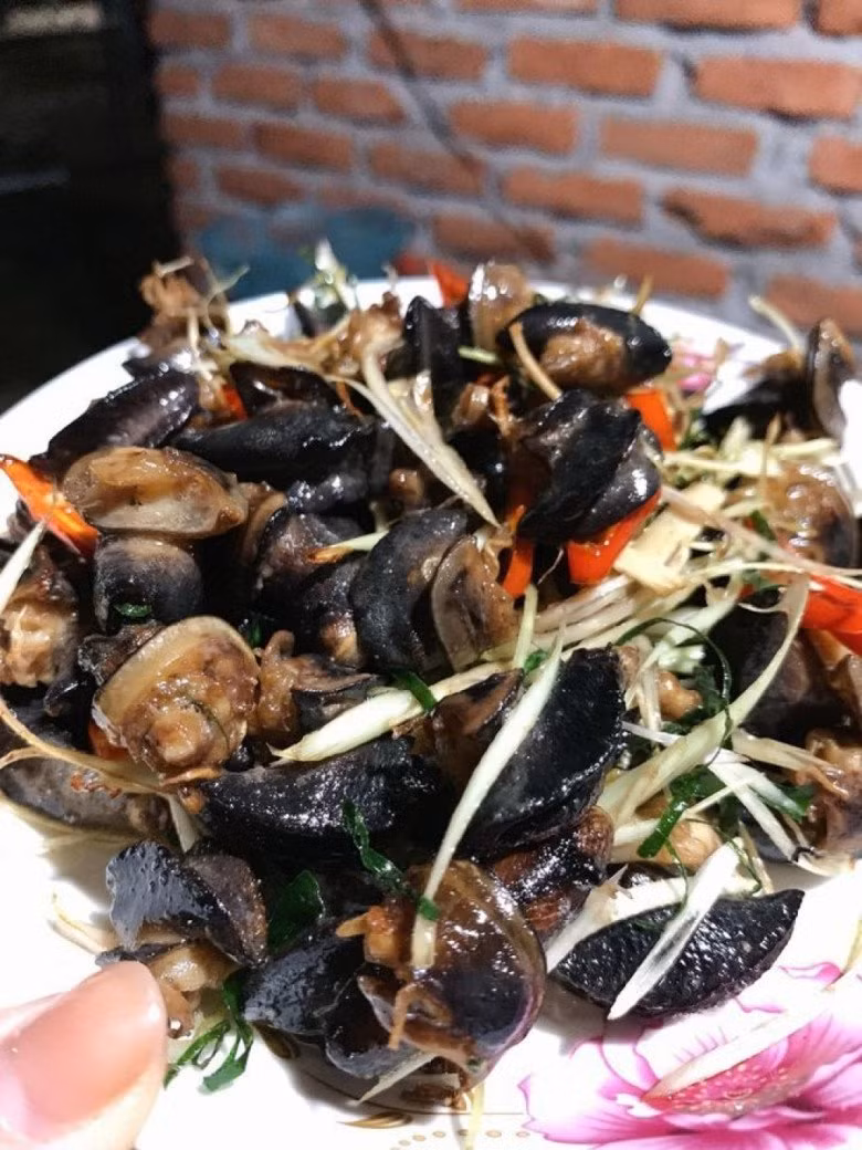 Nhưng ở Đồng Tháp, ốc sên lại là đặc sản hấp dẫn, thậm chí còn có mặt trong nhà hàng, quán ăn. Ảnh: Internet