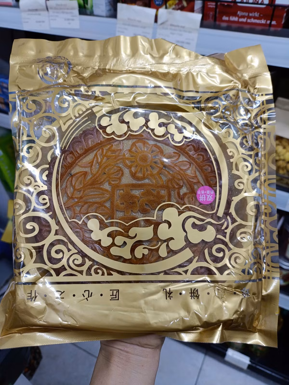 Bánh trung thu mochi đang được rao bán từ 55.000-90.000 đồng/chiếc, rẻ hơn nhiều so với các mẫu bánh trung thu truyền thống với trọng lượng chỉ 150-250gram. Ảnh: FB Dam Ai Linh