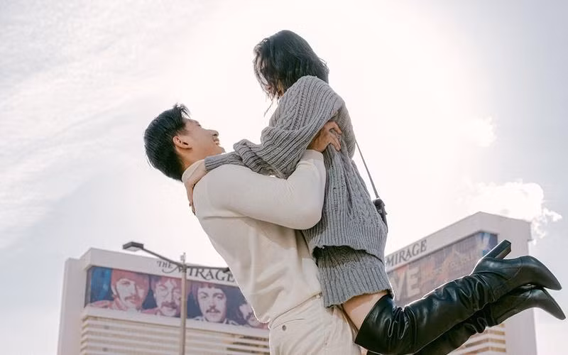 Dù chênh lệch về tuổi tác nhưng tình yêu của Lệ Quyên và Lâm Bảo Châu vẫn nhận được nhiều lời khen ngợi.