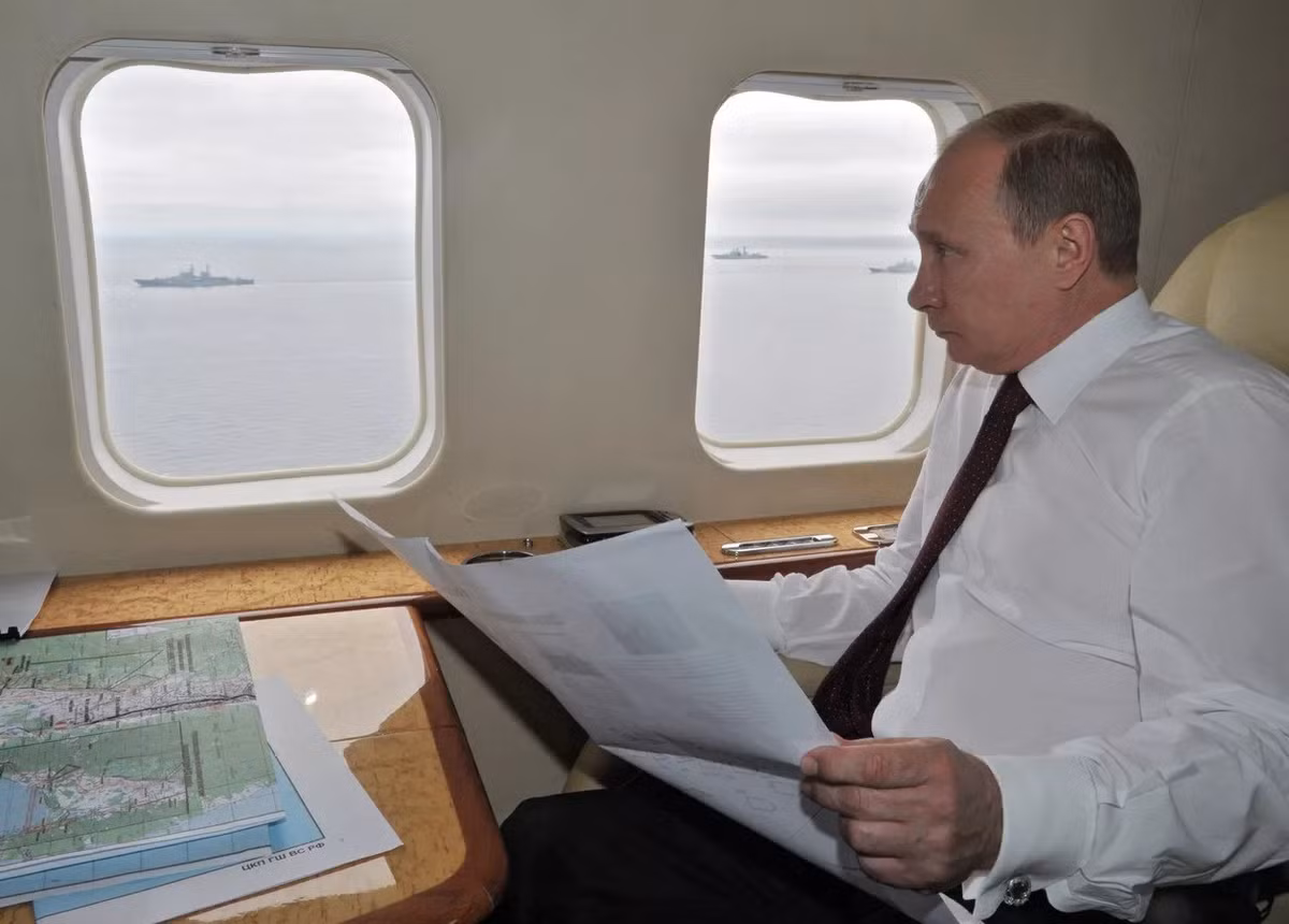 Điều kiện sống và làm việc bên trong máy bay thực sự không thua thua kém Điện Kremlin. Ảnh: Tass