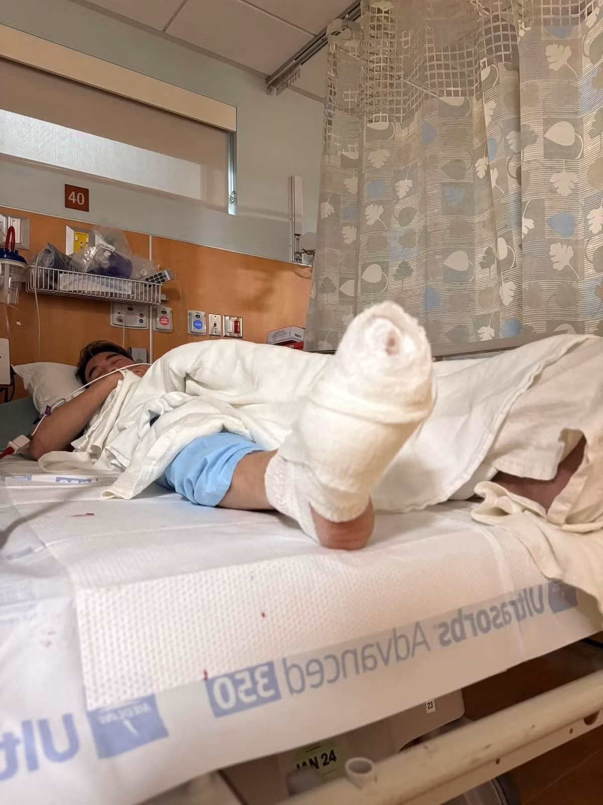 Mới đây, đại diện truyền thông của Đàm Vĩnh Hưng xác nhận nam ca sĩ gặp tai nạn khi biểu diễn ở Mỹ. Hiện, sức khỏe của Mr Đàm tạm ổn nhưng cần nhiều thời gian để phục hồi.