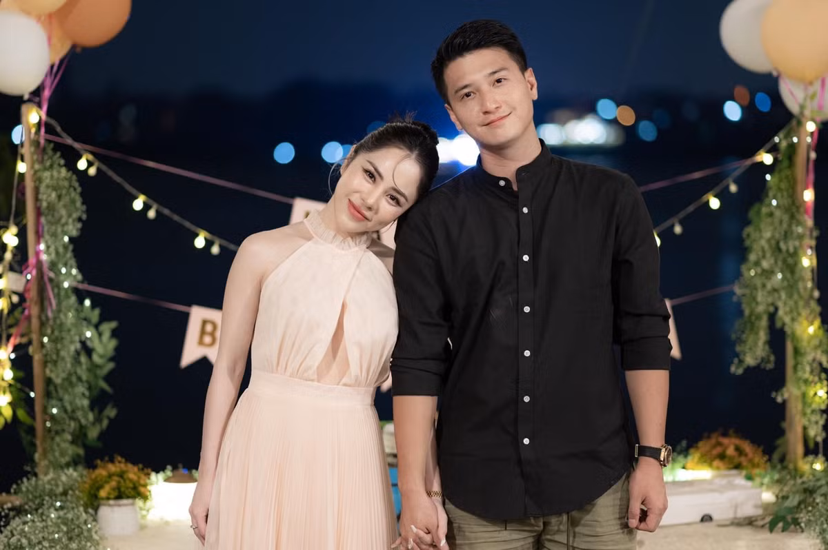 Sau 4 năm bên nhau, diễn viên Huỳnh Anh và MC Bạch Lan Phương ngày càng có tiếng nói chung và thấu hiểu cho nhau. Cách đây không lâu, MC Bạch Lan Phương chia sẻ những khoảnh khắc bình yên trong căn nhà 9 tầng thu hút sự chú ý của mọi người. Ảnh: Vietnamnet