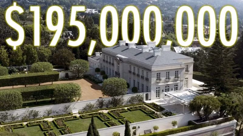 Năm 2013, Rupert Murdoch chi 28,8 triệu USD mua một dinh thự 750m2 tại khu nhà giàu Bel Air, Los Angeles, California. Ảnh: Architectural Digest