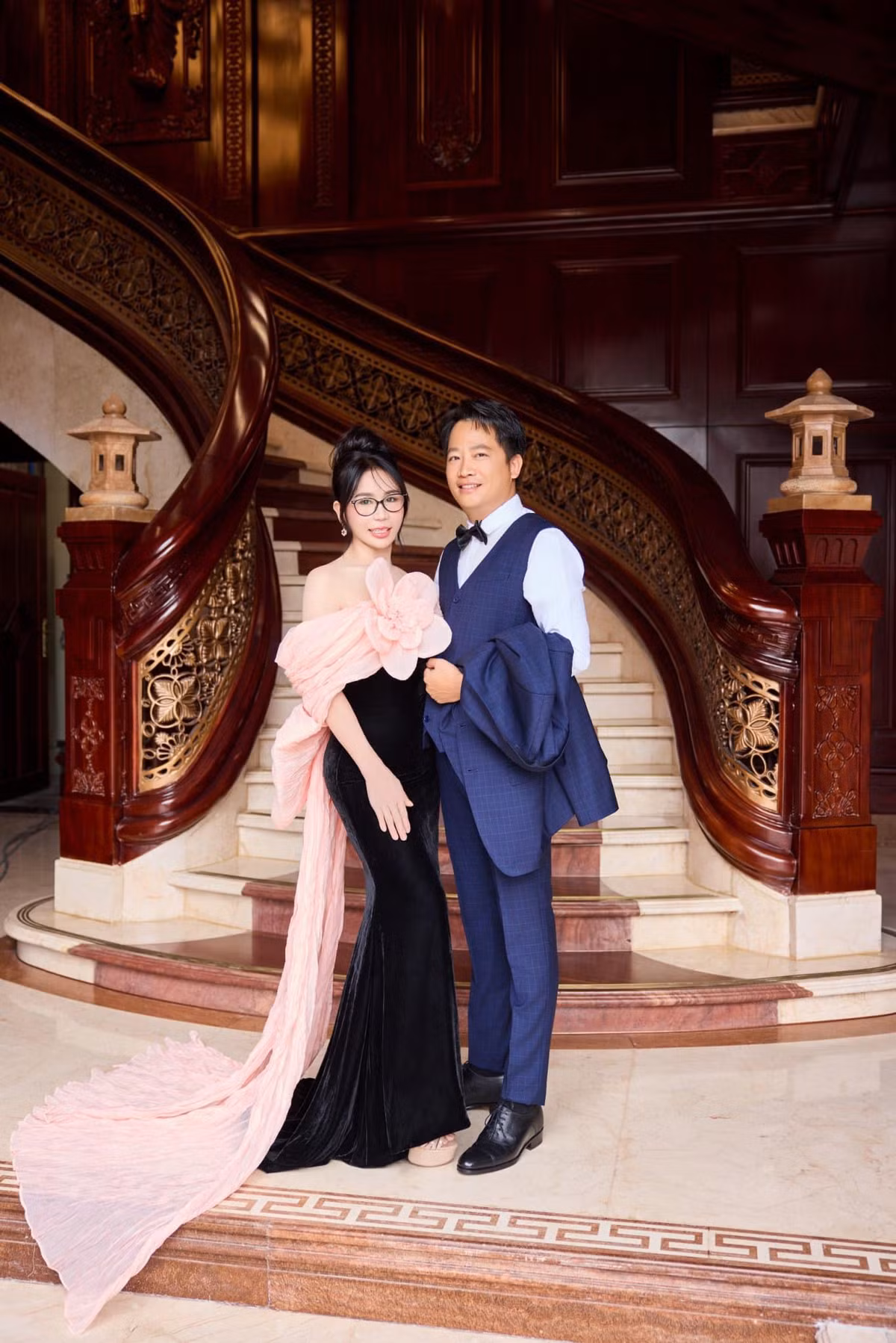 Mới đây, vợ chồng ông Hoàng Kim Khánh và bà Phan Thị Mai thu hút sự chú ý của cộng đồng khi hé lộ căn biệt phủ mới rộng hơn 4.000m2 tại quận 12 (TP HCM). Ảnh: FB Mai Lisa