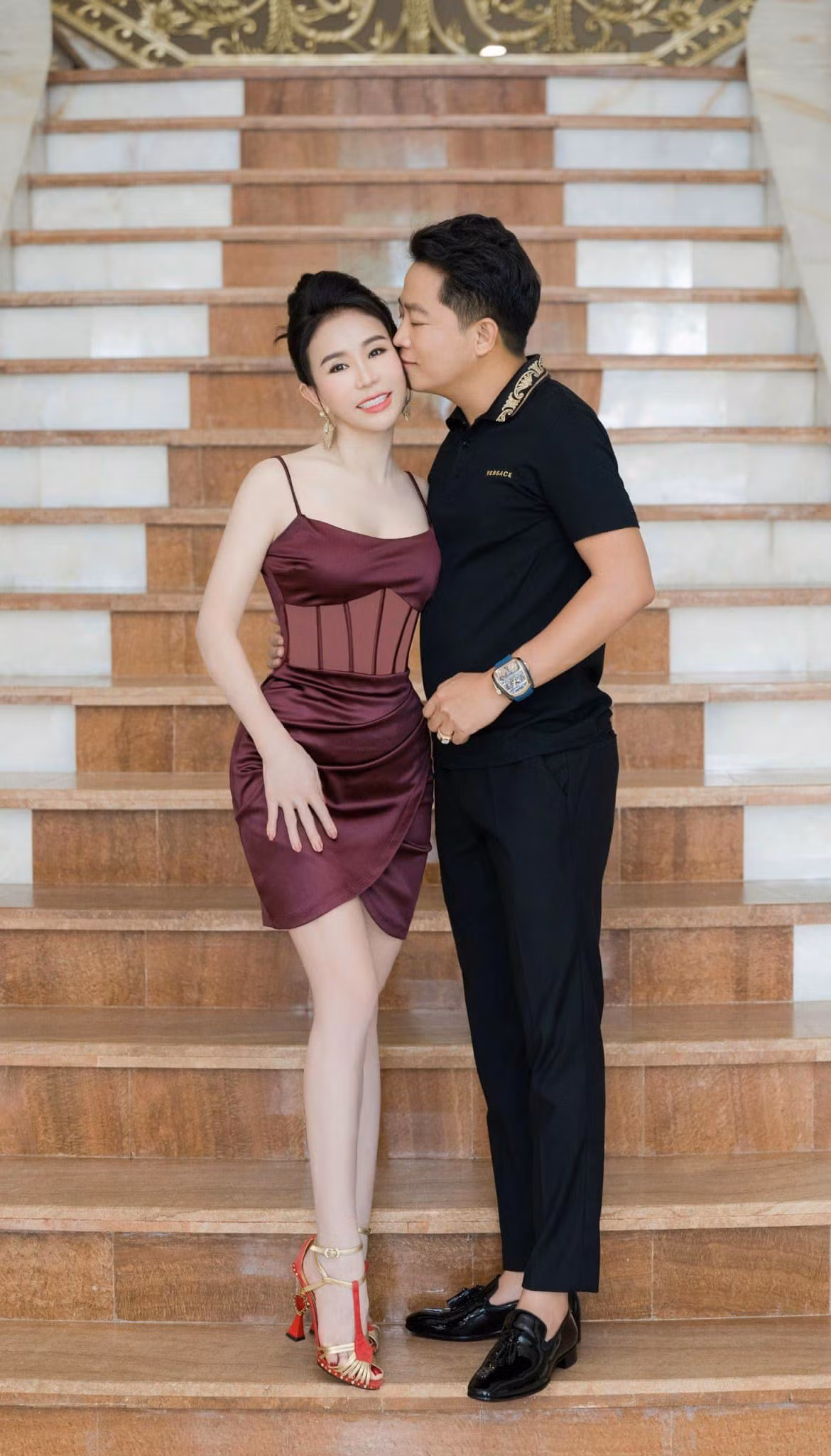 Dù gặp nhiều khó khăn ban đầu, song bà đã xây dựng một tiệm làm đẹp và sau đó mở rộng sang các dịch vụ như trang điểm, phun xăm thẩm mỹ, chăm sóc da. Ảnh: FB Mai Lisa
