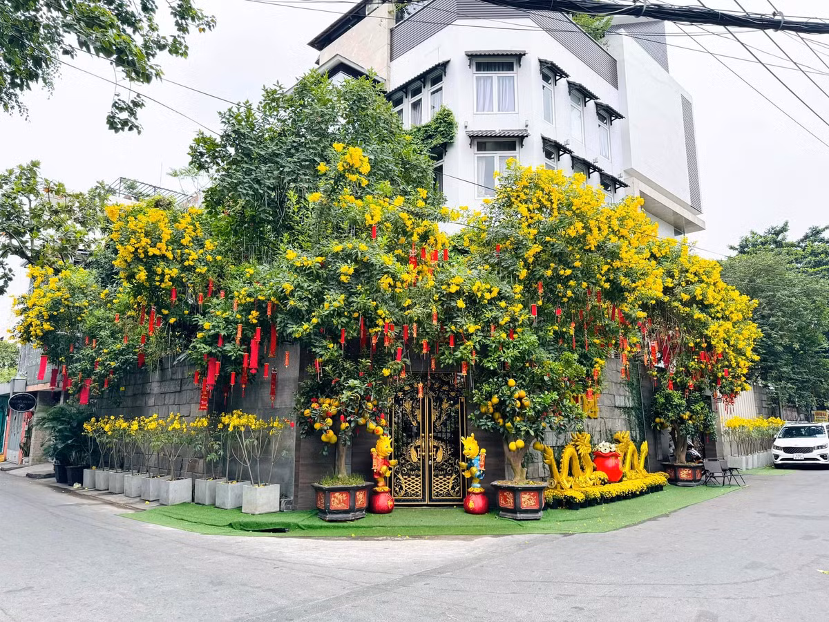 Chốn đi về thường xuyên của Đàm Vĩnh Hưng là căn biệt thự đồ sộ, trị giá 60 tỷ tại quận 10 (TP HCM).