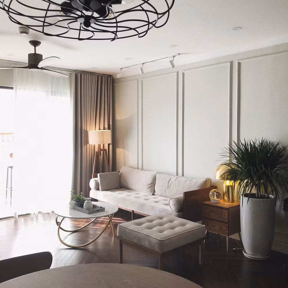 Căn hộ có diện tích hơn 100m2, nằm ở trung tâm Hà Nội để thuận tiện cho công việc. Ảnh: FBNV