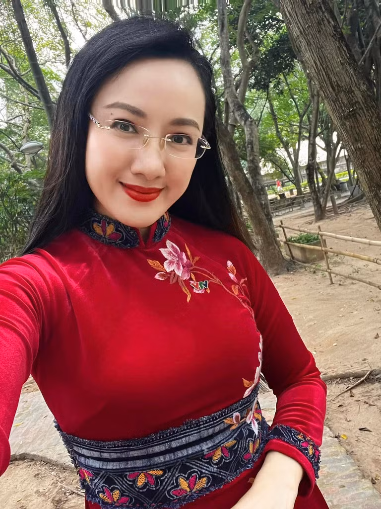  BTV Hoài Anh là gương mặt quen thuộc của VTV. Cô nhiều năm được yêu mến ở cương vị BTV dẫn bản tin Thời sự 19h trước khi chuyển sang Ban Văn nghệ của VTV.