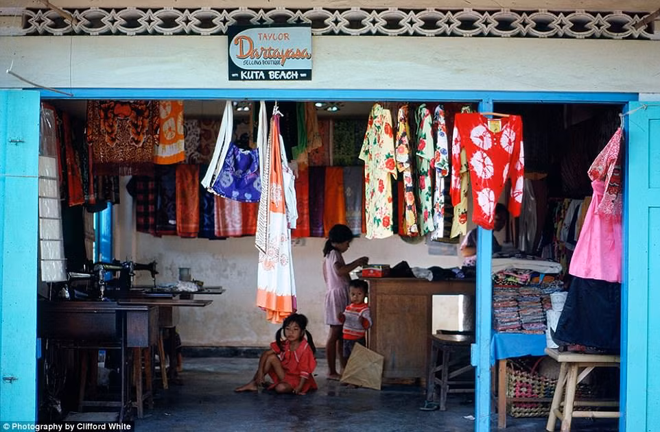 Một cửa hàng may quần áo trên đảo.