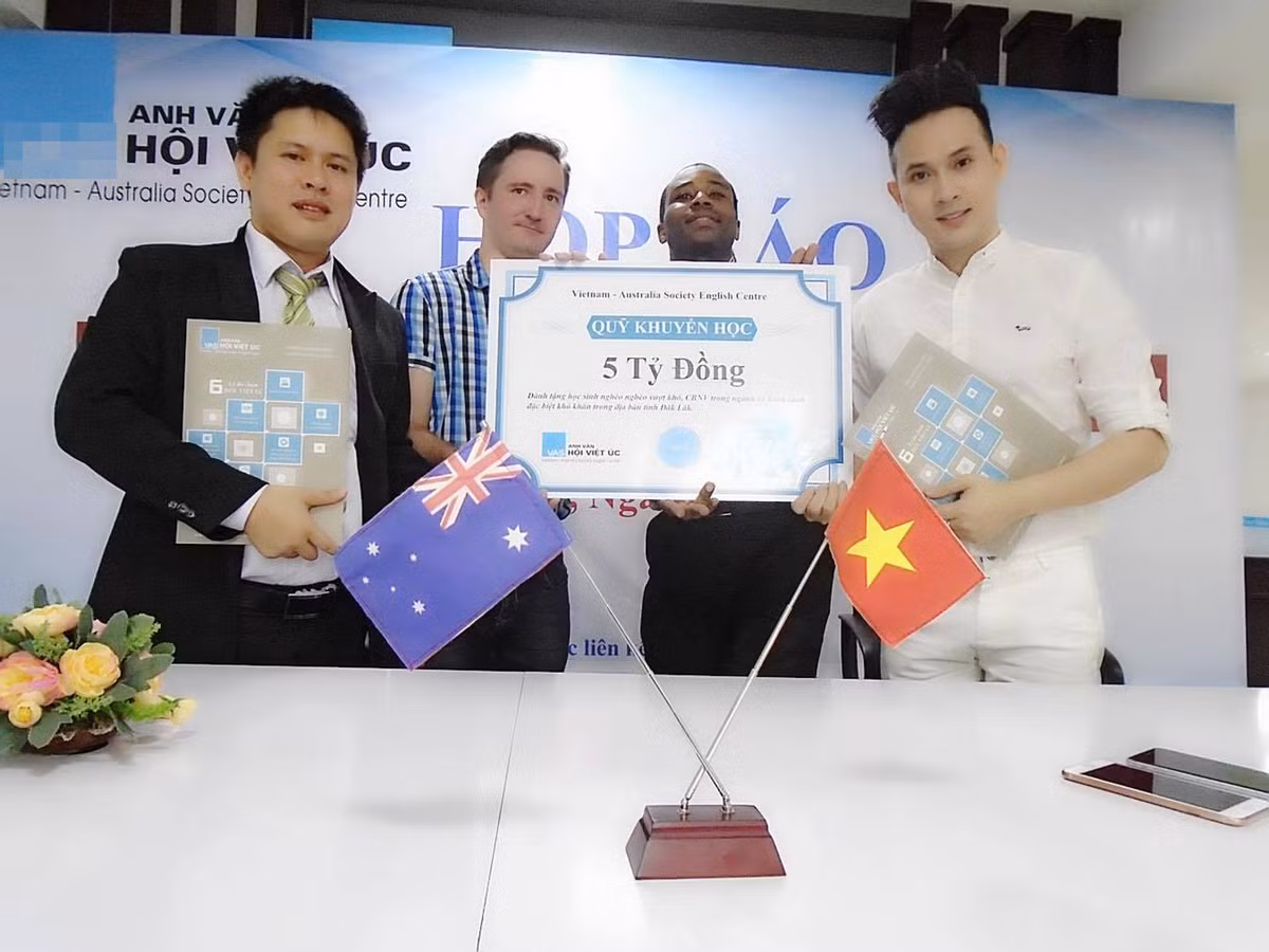 Nguyen Vu he lo gia cat-se quang cao thap ky luc