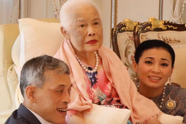 Ba Sineenat that sung ngay khi tro thanh Hoang quy phi Thai Lan?-Hinh-9