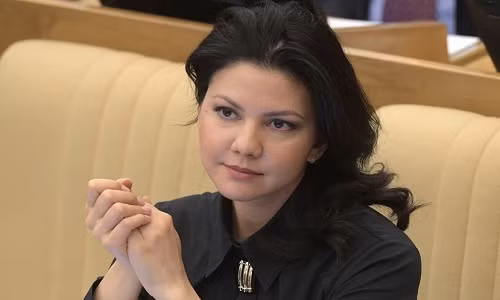 "Bà Yumasheva được đưa tới một phòng riêng và bị nhân viên FBI hỏi trong khoảng một giờ. Hơn nữa, bà ấy còn được đề nghị gặp nhân viên FBI tại một cuộc gặp khác, không chính thức để tiếp tục cuộc đối thoại", Đại sứ quán Nga tại Mỹ dẫn lời Đại sứ Anatoly Antonov. Ảnh: Sputnik. 
