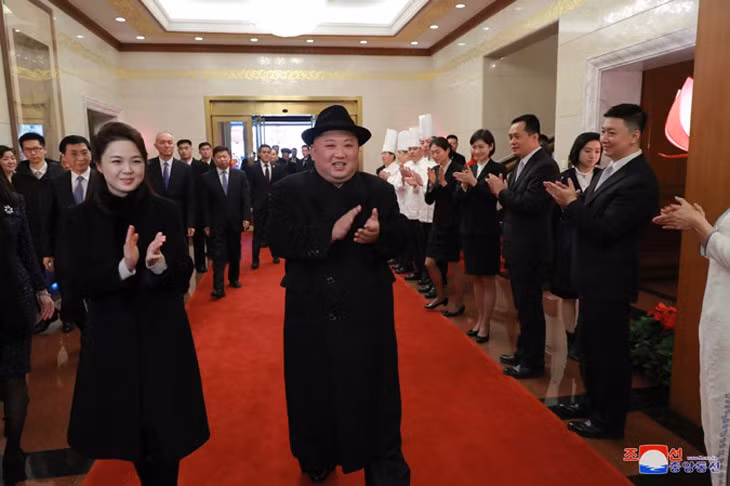 Vợ chồng nhà lãnh đạo Kim Jong-un được chào đón nồng nhiệt tại Trung Quốc hồi tháng 1/2019. Ảnh: KCNA. 