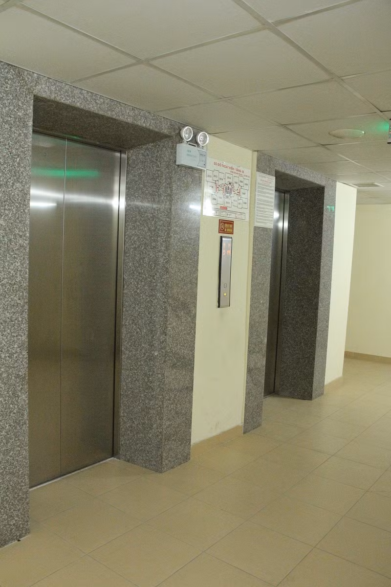 Bên cạnh đó, Cổ phần đầu tư xây dựng và phát triển đô thị Sông Đà còn tự ý mở rộng diện tích tầng tum, chia nhỏ tầng tum nhiều căn hộ sai phép.