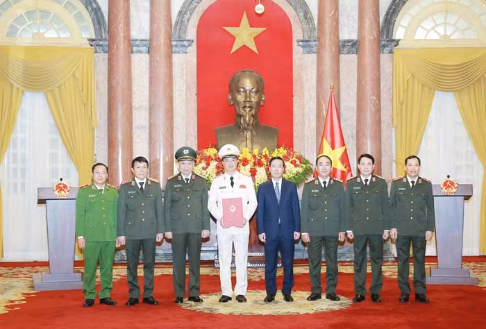 Chan dung Thu truong Bo Cong an Nguyen Duy Ngoc duoc thang cap ham Thuong tuong-Hinh-2