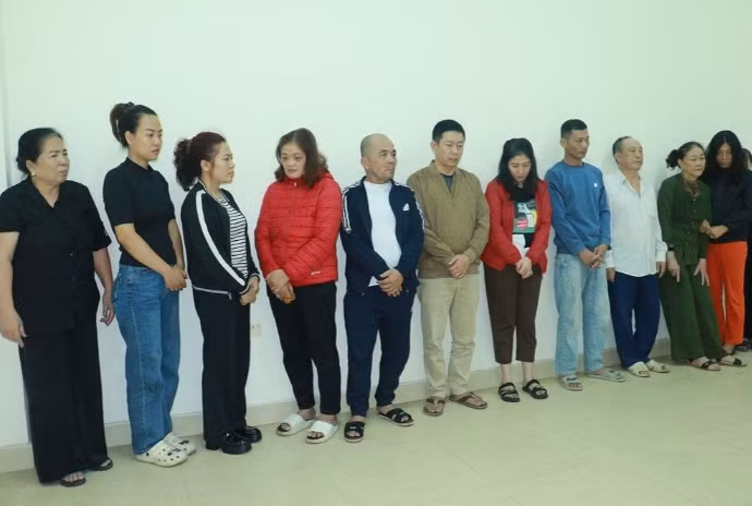 Triệt phá đường dây đánh bạc 200 tỷ đồng, nhiều “quý bà” tham gia Triet pha duong day danh bac 200 ty dong, nhieu “quy ba” tham gia