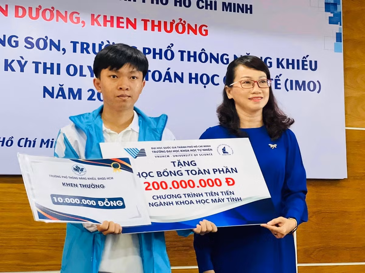 Hai học sinh đạt huy chương quốc tế xác nhận nhập học ĐH Khoa học Tự nhiên - Hình 2 Hai hoc sinh dat huy chuong quoc te xac nhan nhap hoc DH Khoa hoc Tu nhien-Hinh-2