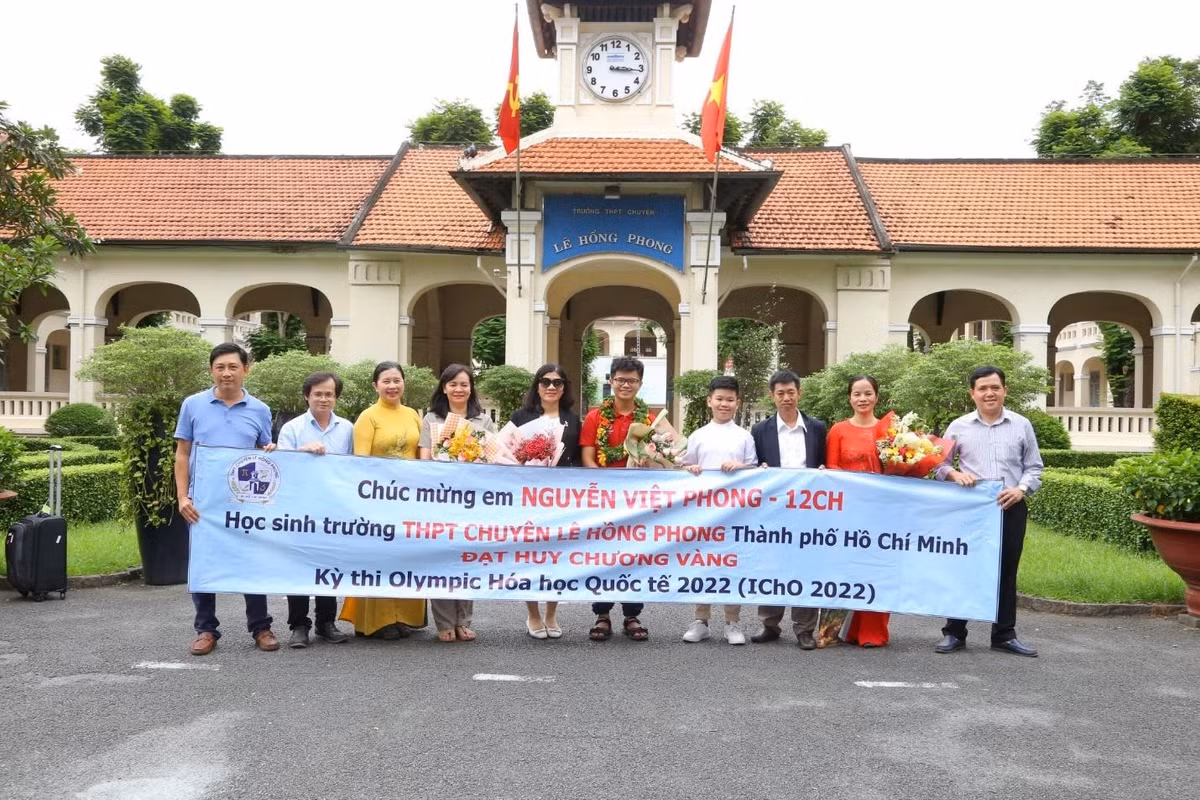 Hai học sinh đạt huy chương quốc tế xác nhận nhập học ĐH Khoa học Tự nhiên Hai hoc sinh dat huy chuong quoc te xac nhan nhap hoc DH Khoa hoc Tu nhien