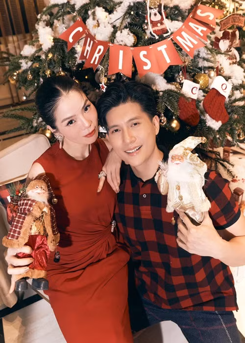 Gần đây, trong một đêm nhạc, Lệ Quyên bật mí, cô mới yêu 4 người. Ảnh: FBNV.