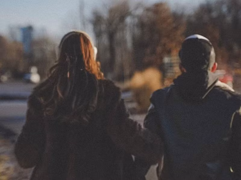 Khi biết Võ Hoàng Yến yêu xa, mẹ của cô không đồng ý. Tuy nhiên, sau một lần bạn trai về ra mắt gia đình Võ Hoàng Yến, bố mẹ cô chuyển từ không thích sang quý mến bạn trai Võ Hoàng Yến.