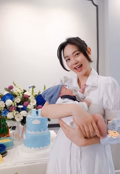 Minh Hằng tổ chức tiệc đầy tháng cho quý tử hồi tháng 9.