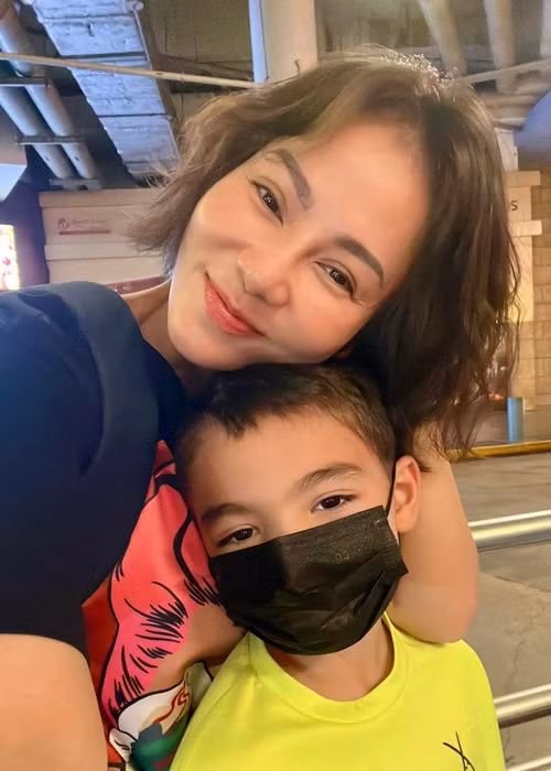 Thu Minh thường xuyên đăng ảnh con trai nhưng khéo léo giấu mặt quý tử. Ảnh: FBNV.