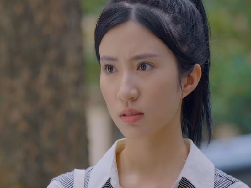 Khi Ngọc Huyền đóng Thảo - cô sinh viên tỉnh lẻ, lớn lên trong hoàn cảnh nghèo khó trong Món quà của cha, nhiều khán giả chê bai diễn xuất của nữ diễn viên. Ảnh: Vietnamnet.