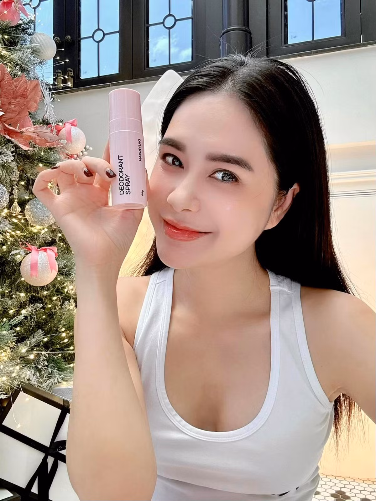 Đoàn Di Băng trang trí không gian nhà tông màu trắng, xanh, hồng. Ảnh: FBNV.