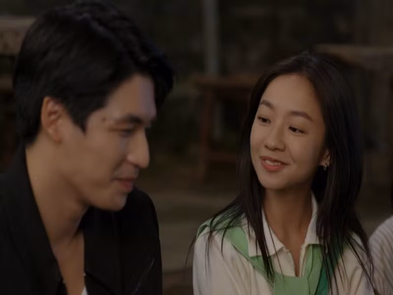 Phần đầu của Chúng ta của 8 năm sau hút người xem bởi nội dung cũng như diễn xuất của dàn diễn viên trẻ gồm Hoàng Hà, Quốc Anh, Trần Nghĩa và Hoàng Huyền. Phần 2 hiện mới lên sóng với dàn diễn viên gồm Mạnh Trường, Huyền Lizzie, Quỳnh Kool và B Trần. Ảnh: Người Lao Động.